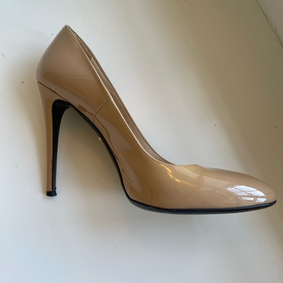 Authentic PRADA Beige Nude Patent Leather Round Toe Stiletto Heel Pump Size 39.5 - Picture 9 of 12
